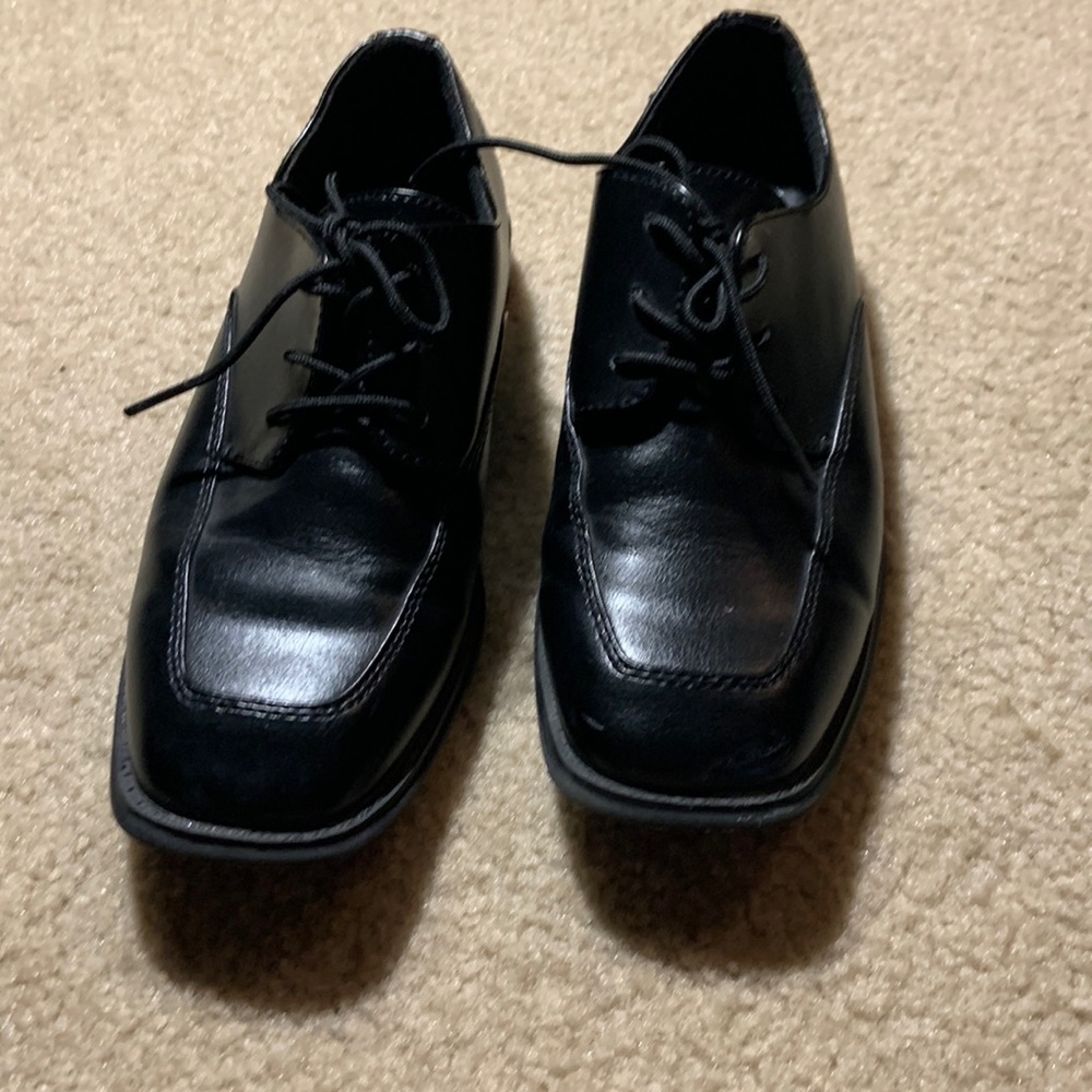 Boys size 2  dress shoes